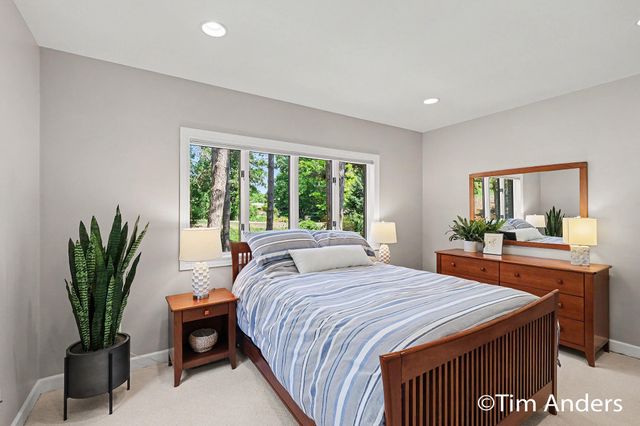3433 Meadowood Trail Drive SE, Grand Rapids, MI 49546