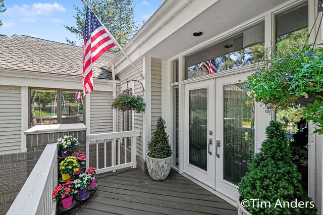 3433 Meadowood Trail Drive SE, Grand Rapids, MI 49546