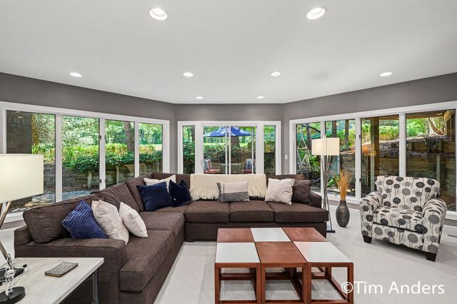 3433 Meadowood Trail Drive SE, Grand Rapids, MI 49546