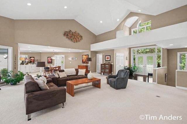 3433 Meadowood Trail Drive SE, Grand Rapids, MI 49546