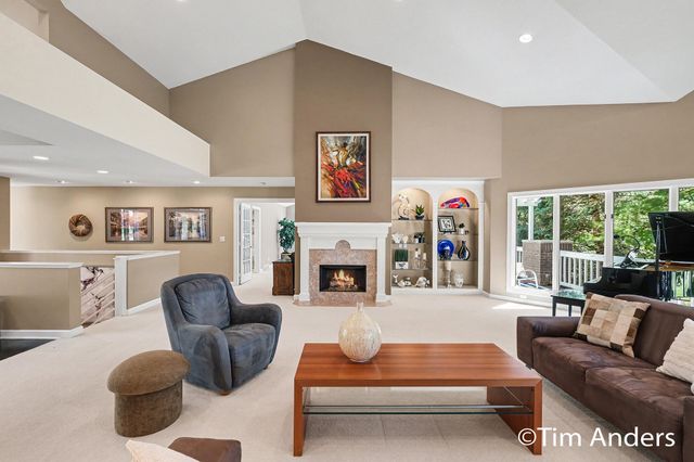 3433 Meadowood Trail Drive SE, Grand Rapids, MI 49546