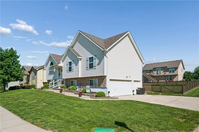 814 W 7th Avenue, Kearney, MO 64060