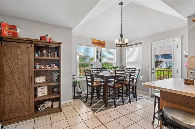 814 W 7th Avenue, Kearney, MO 64060