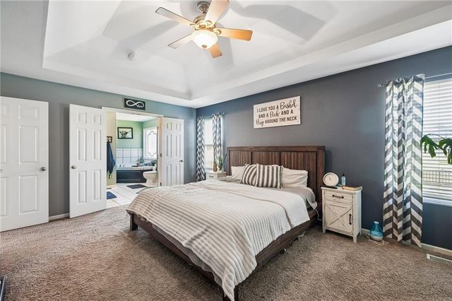 814 W 7th Avenue, Kearney, MO 64060