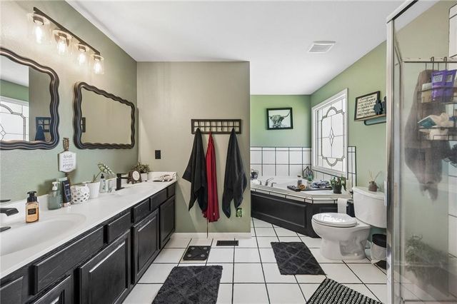 814 W 7th Avenue, Kearney, MO 64060