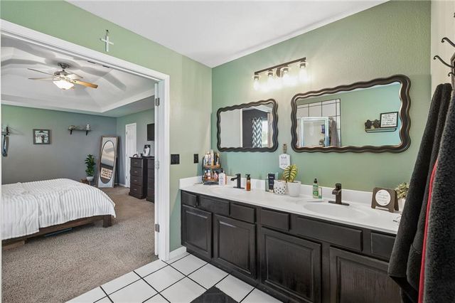 814 W 7th Avenue, Kearney, MO 64060