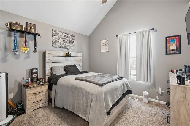 814 W 7th Avenue, Kearney, MO 64060