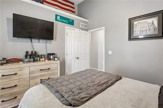 814 W 7th Avenue, Kearney, MO 64060