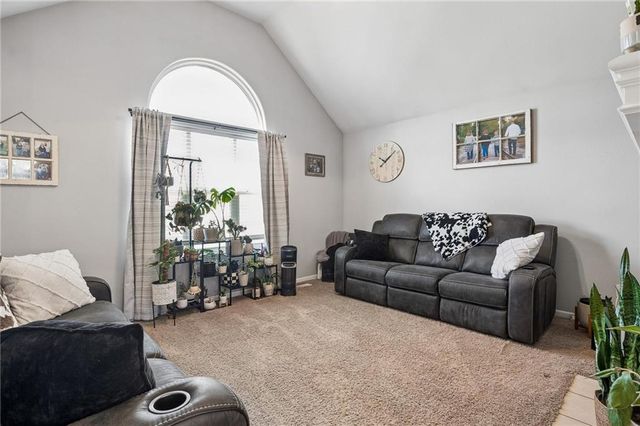 814 W 7th Avenue, Kearney, MO 64060