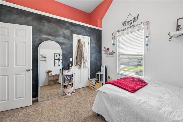 814 W 7th Avenue, Kearney, MO 64060