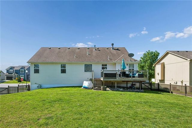 814 W 7th Avenue, Kearney, MO 64060