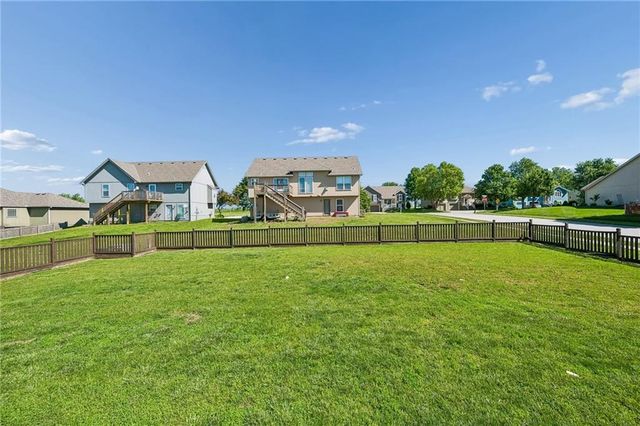 814 W 7th Avenue, Kearney, MO 64060
