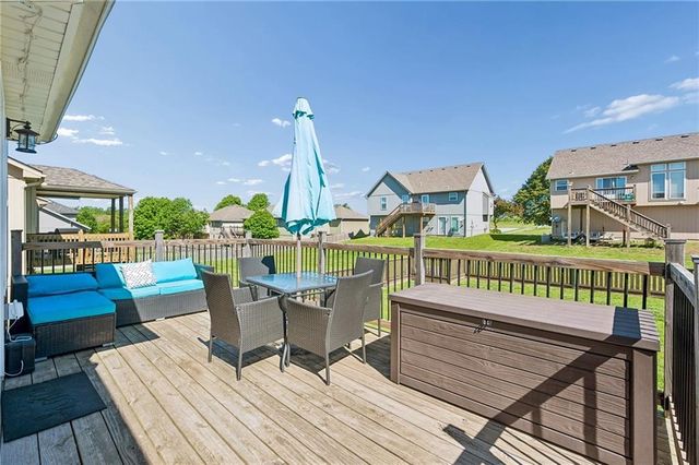 814 W 7th Avenue, Kearney, MO 64060