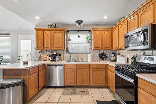814 W 7th Avenue, Kearney, MO 64060