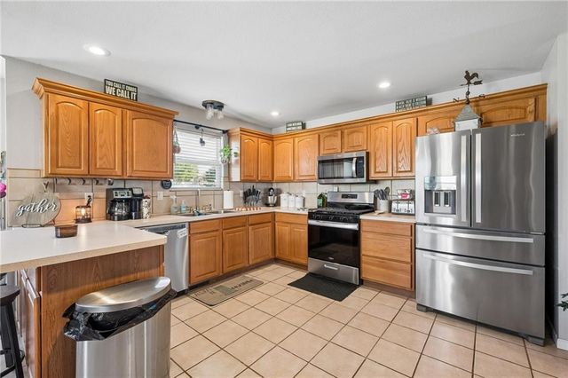 814 W 7th Avenue, Kearney, MO 64060