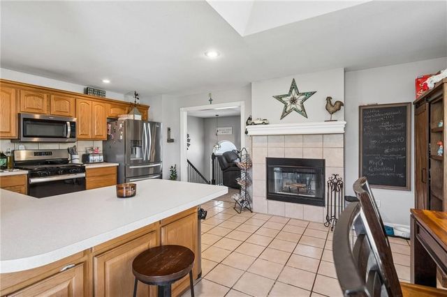 814 W 7th Avenue, Kearney, MO 64060