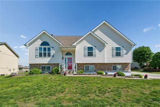 814 W 7th Avenue, Kearney, MO 64060
