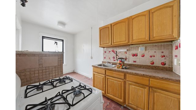 1715 Nelson Ave Apt 6C, New York City, NY 10453