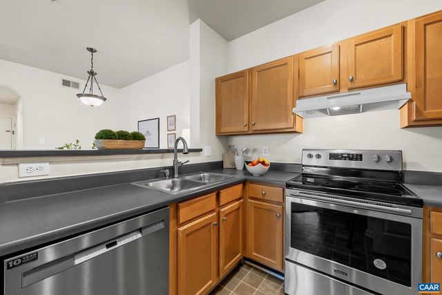 280 RIVERBEND DR #2B, Charlottesville, VA 22911