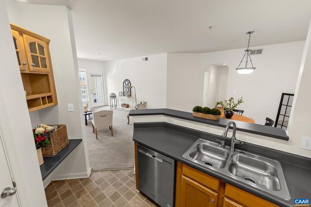 280 RIVERBEND DR #2B, Charlottesville, VA 22911