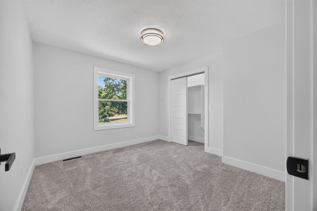 3144 W Heritage Drive, Ozark, MO 65721