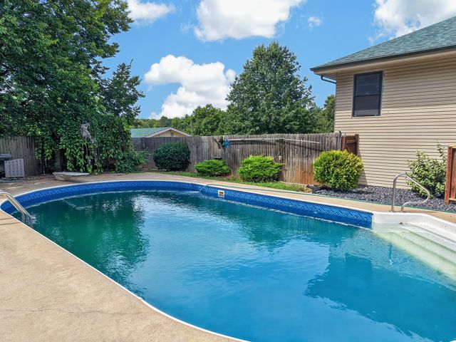 3144 W Heritage Drive, Ozark, MO 65721