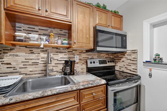 8851 Sunrise Lakes Blvd 116, Sunrise, FL 33322