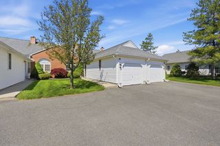 18 Castle Hill Rd G, Agawam, MA 01001