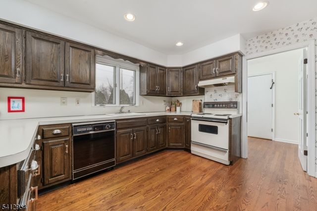 15 Alison Ct, New Providence Boro, NJ 07974