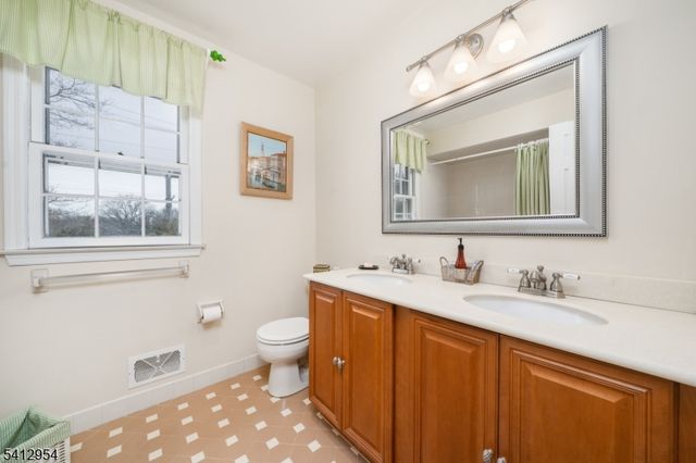 15 Alison Ct, New Providence Boro, NJ 07974