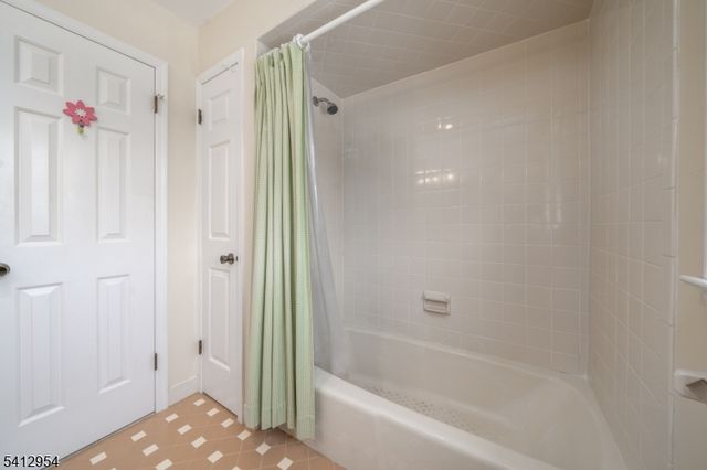 15 Alison Ct, New Providence Boro, NJ 07974