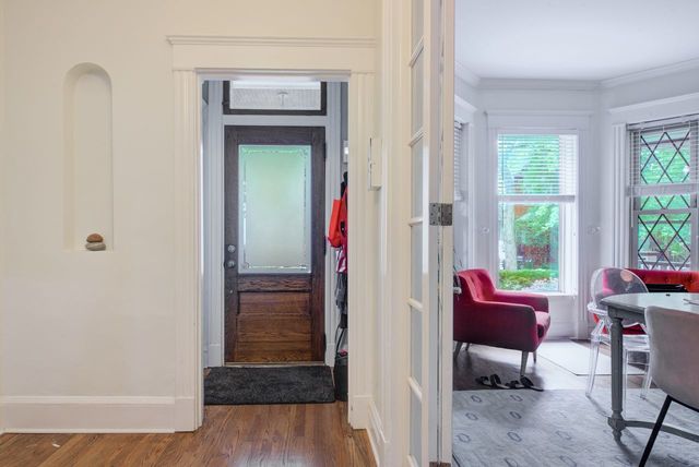 1924 W Newport Avenue, Chicago, IL 60657