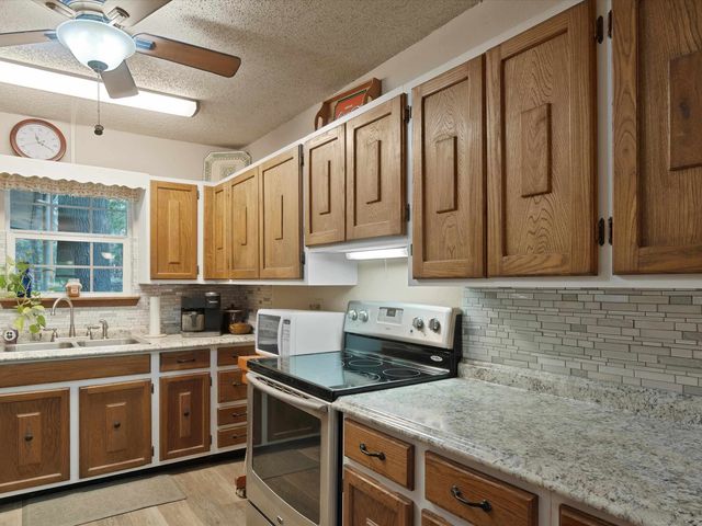 1101 King John Dr, Scroggins, TX 75480