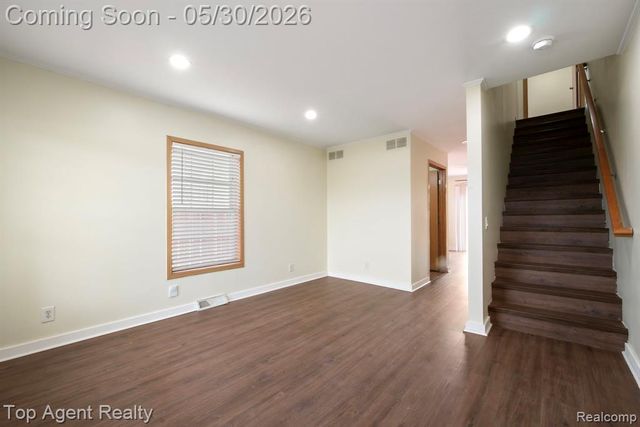 2018 John R Road, Troy, MI 48083