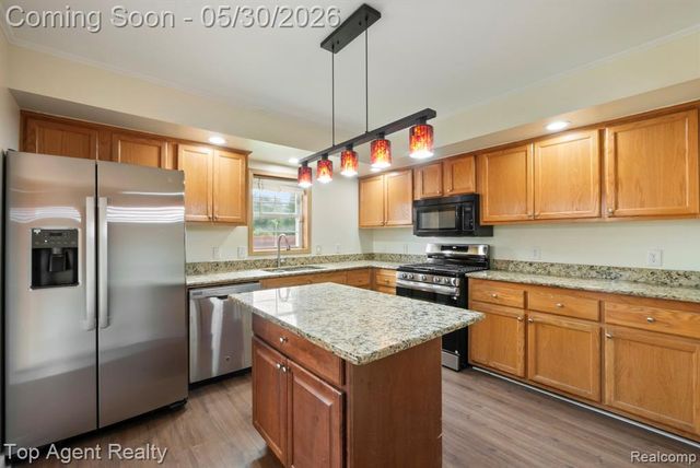 2018 John R Road, Troy, MI 48083