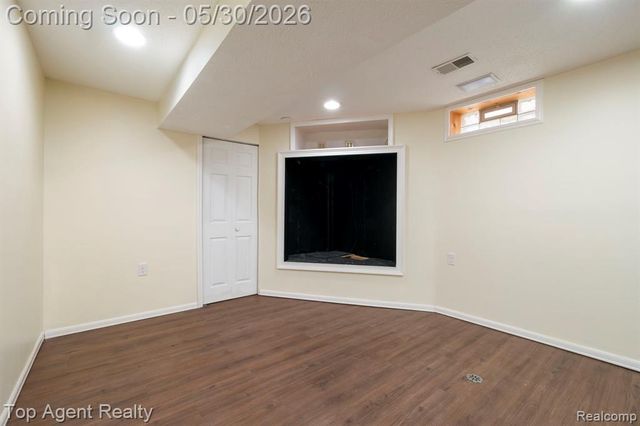 2018 John R Road, Troy, MI 48083