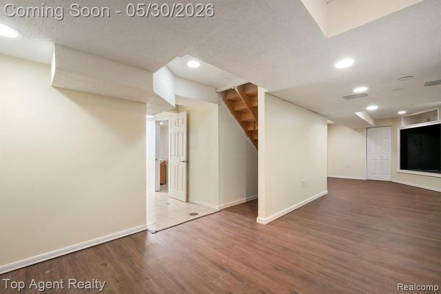 2018 John R Road, Troy, MI 48083