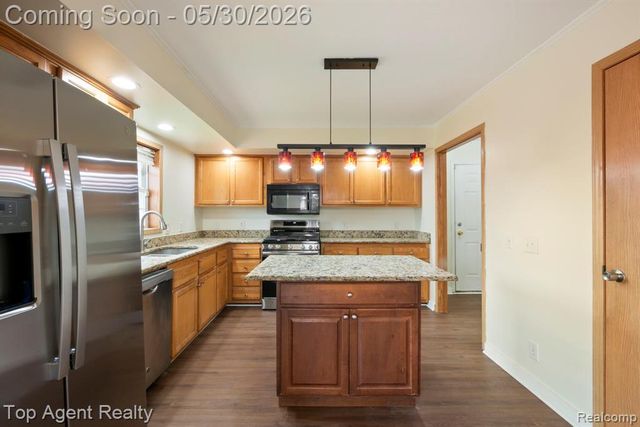 2018 John R Road, Troy, MI 48083