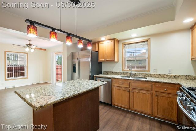 2018 John R Road, Troy, MI 48083