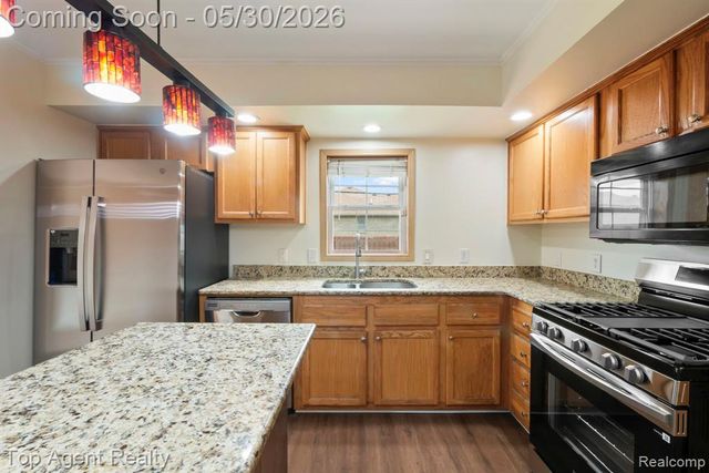 2018 John R Road, Troy, MI 48083