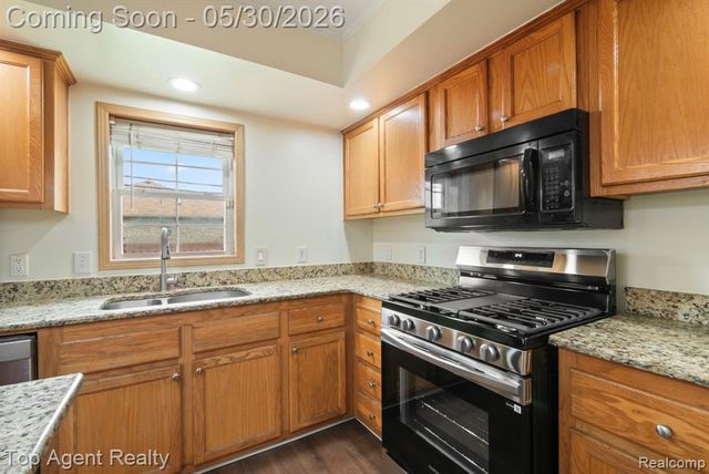 2018 John R Road, Troy, MI 48083