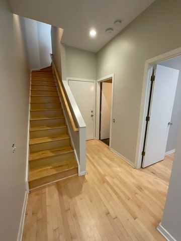 1221 W Cottage Place, Chicago, IL 60607