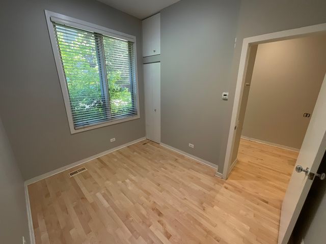 1221 W Cottage Place, Chicago, IL 60607