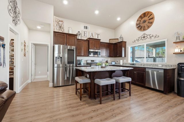 756 Strada Street, Lemoore, CA 93245