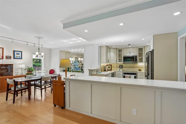 3131 Fleur Drive 102, Des Moines, IA 50321