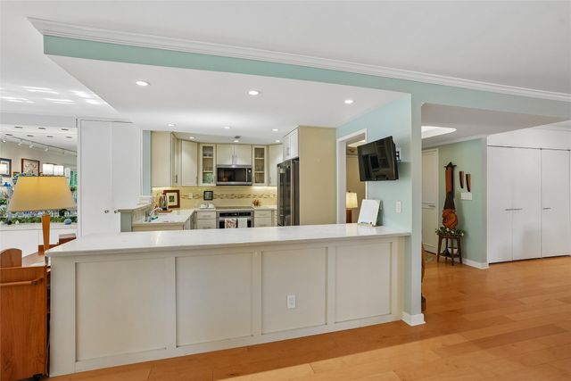 3131 Fleur Drive 102, Des Moines, IA 50321