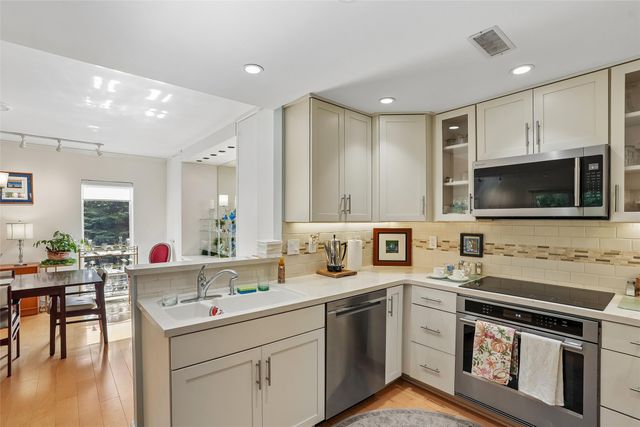 3131 Fleur Drive 102, Des Moines, IA 50321