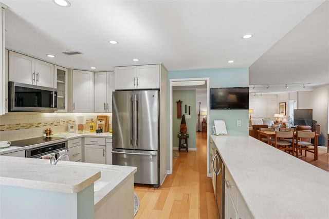 3131 Fleur Drive 102, Des Moines, IA 50321