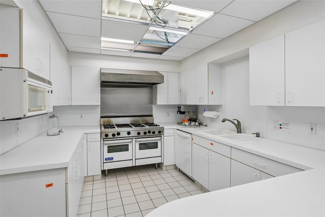 3131 Fleur Drive 102, Des Moines, IA 50321