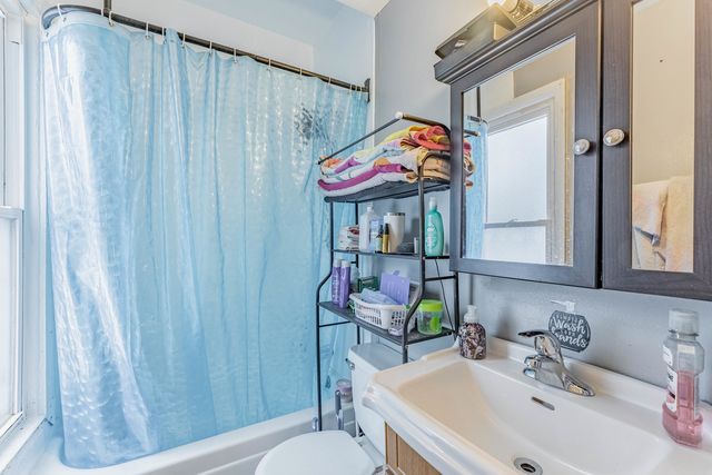 131 N Gifford Street, Elgin, IL 60120